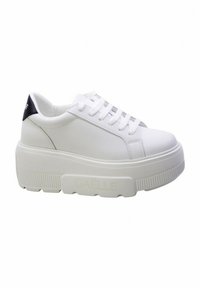 Sneakers platform bianchi in materiale sintetico liscio, con forma arrotondata, suola spessa e prominente, e un accento nero sul tallone.