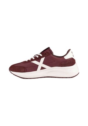 MUNICH, MUNICH AGORA 03 ZAPATILLAS DE ESTÉTICA URBANA Y TÉCNICA BURDEOS Y BLANCAS - Zapatillas - rojo