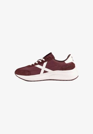 MUNICH, MUNICH AGORA 03 ZAPATILLAS DE ESTÉTICA URBANA Y TÉCNICA BURDEOS Y BLANCAS - Zapatillas - rojo