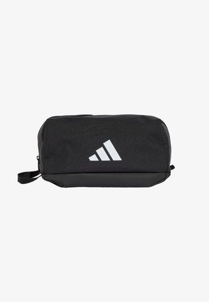Czarna prostokątna kosmetyczka z białym logo Adidas, zamknięciem na zamek błyskawiczny i małą boczną rączką.