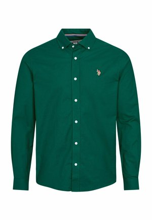 Ciemnozielona koszula na długi rękaw z guzikami, kołnierzykiem i małym wyszywanym logo na lewej piersi.