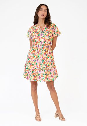 AN'GE PRINTED SHORT OUMALO - Robe chemise - larita rose