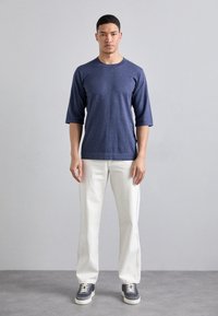 KNITID CREW NECK TEE - Pamata T-krekls - dolphine blue