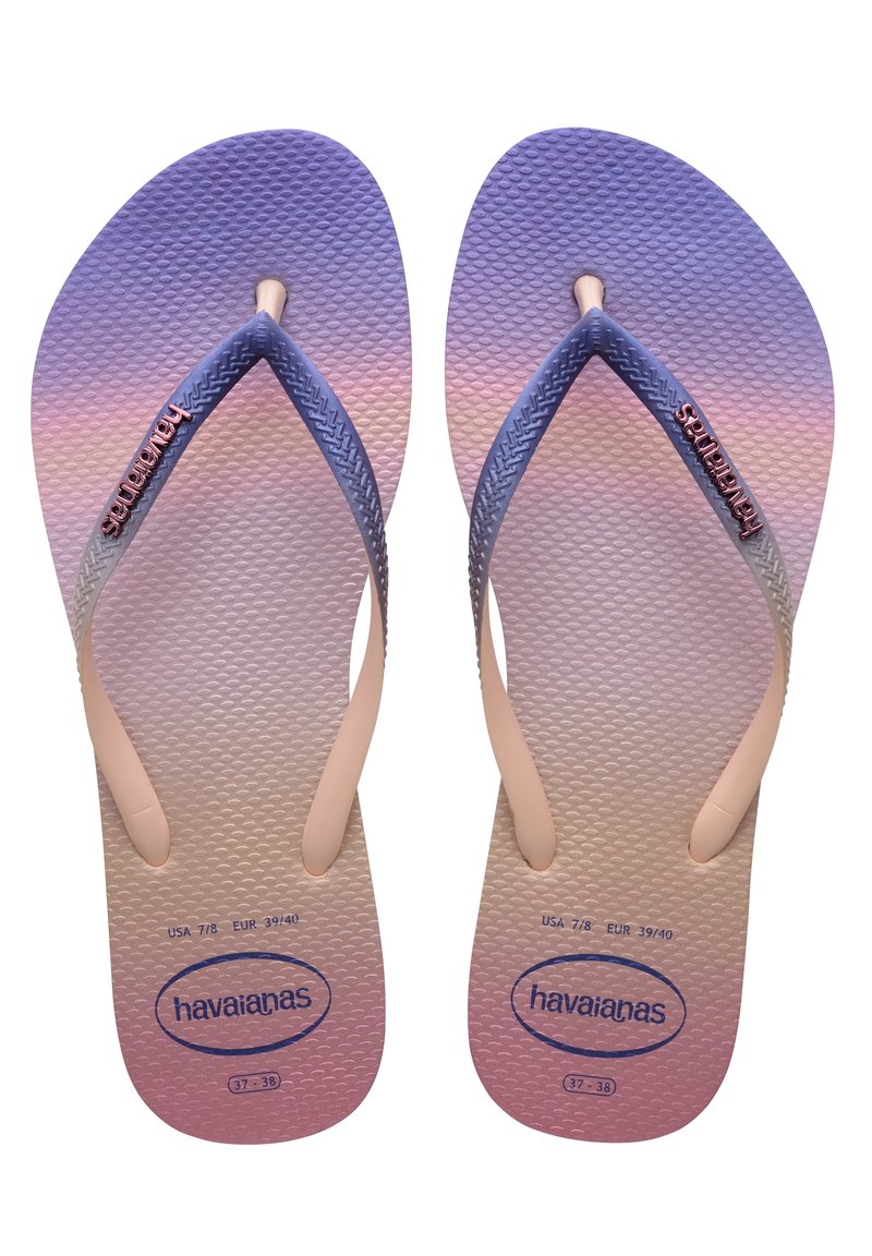 Roza in vijolične gumijaste japanke s teksturirano podlogo in kontrastnimi trakovi. Na podlogi je vtisnjen logo Havaianas.