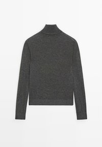 Maglione grigio a collo alto con maniche lunghe, colletto e orlo a costine, realizzato in tessuto a maglia testurizzata, con una silhouette aderente.