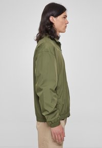 Urban Classics Bomber-jakk - olive