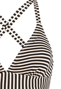 Czarny i biały, poziomo prążkowany top bikini z cienkimi, krzyżującymi się na ramionach ramiączkami i teksturowaną tkaniną.