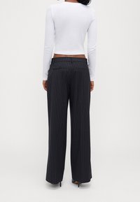 Gina Tricot Petite Tygbyxor - black