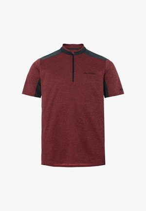 Maglietta rossa a maniche corte con colletto a mezza zip e dettagli neri sulle spalle. Realizzata in tessuto texture con un sottile motivo melange.