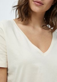 PEPPERCORN PCGAMORA - T-shirt basic - cloud dancer