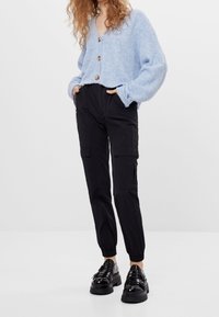 Bershka Tygbyxor - black