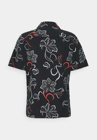 Short-sleeve shirt in black fabric featuring a floral and abstract pattern in white and red, with a classic collar and relaxed fit.