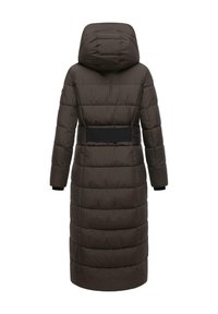 Lång, mörkbrun pufferjacka med huva. Kvadratdesign, elastisk midja och svarta detaljer vid ärmarna. Slätt, vattenavvisande material.