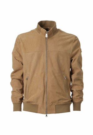 Giacca bomber in camoscio color nocciola con cerniera frontale completa, due tasche laterali con zip, colletto alla coreana e polsini e orlo a coste.
