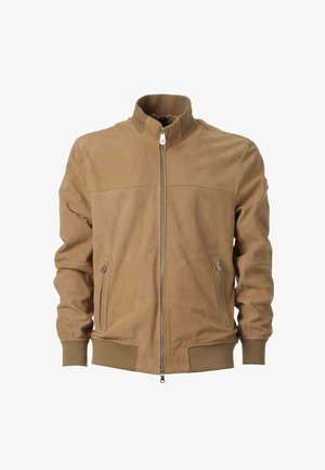 Giacca bomber in camoscio color nocciola con cerniera frontale completa, due tasche laterali con zip, colletto alla coreana e polsini e orlo a coste.