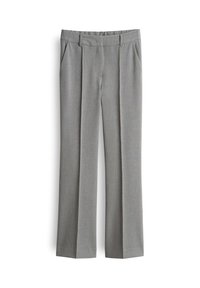 Pantaloni eleganti grigi da uomo su misura con pieghe frontali, passanti per cintura e tasche laterali, adagiati su uno sfondo bianco.