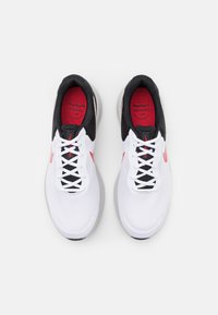 Nike Performance REVOLUTION 7 - Väglöparskor - white/fire red/black/photon dust/team red