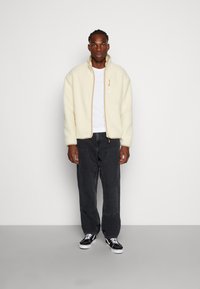 Blend BHSweatshirt TEDDY - Casaco leve - cloud cream