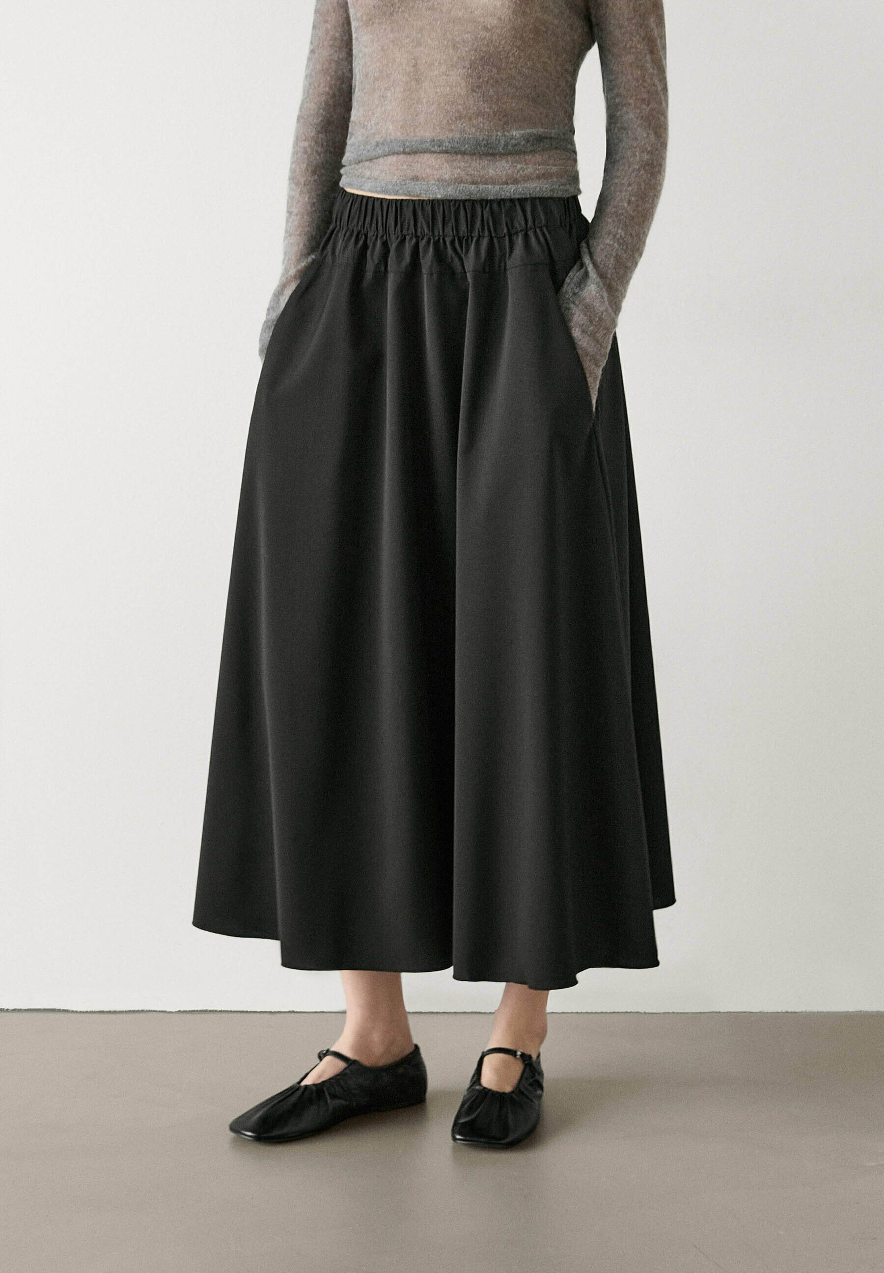 Massimo Dutti TECHNICAL ELASTICATED - Maxi skirt - black