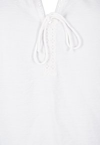 Zizzi KURZARM AUS  MIT RÜSCHENDETAILS - Pluus - bright white