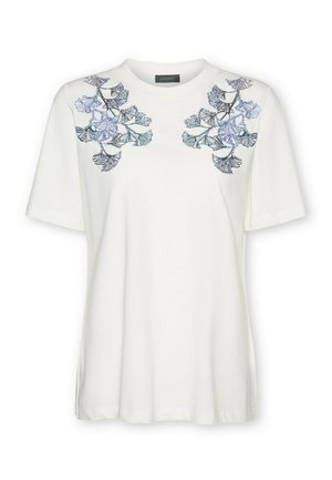 Weißes T-Shirt mit kurzen Ärmeln, blauen und lila bestickten Blattmustern auf beiden Schultern und einem Rundhalsausschnitt.