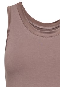 Ærmeløs tanktop i en blød mauve farve, lavet af strækbart stof med en rund halsudskæring og dobbeltlagedesign for øget komfort.