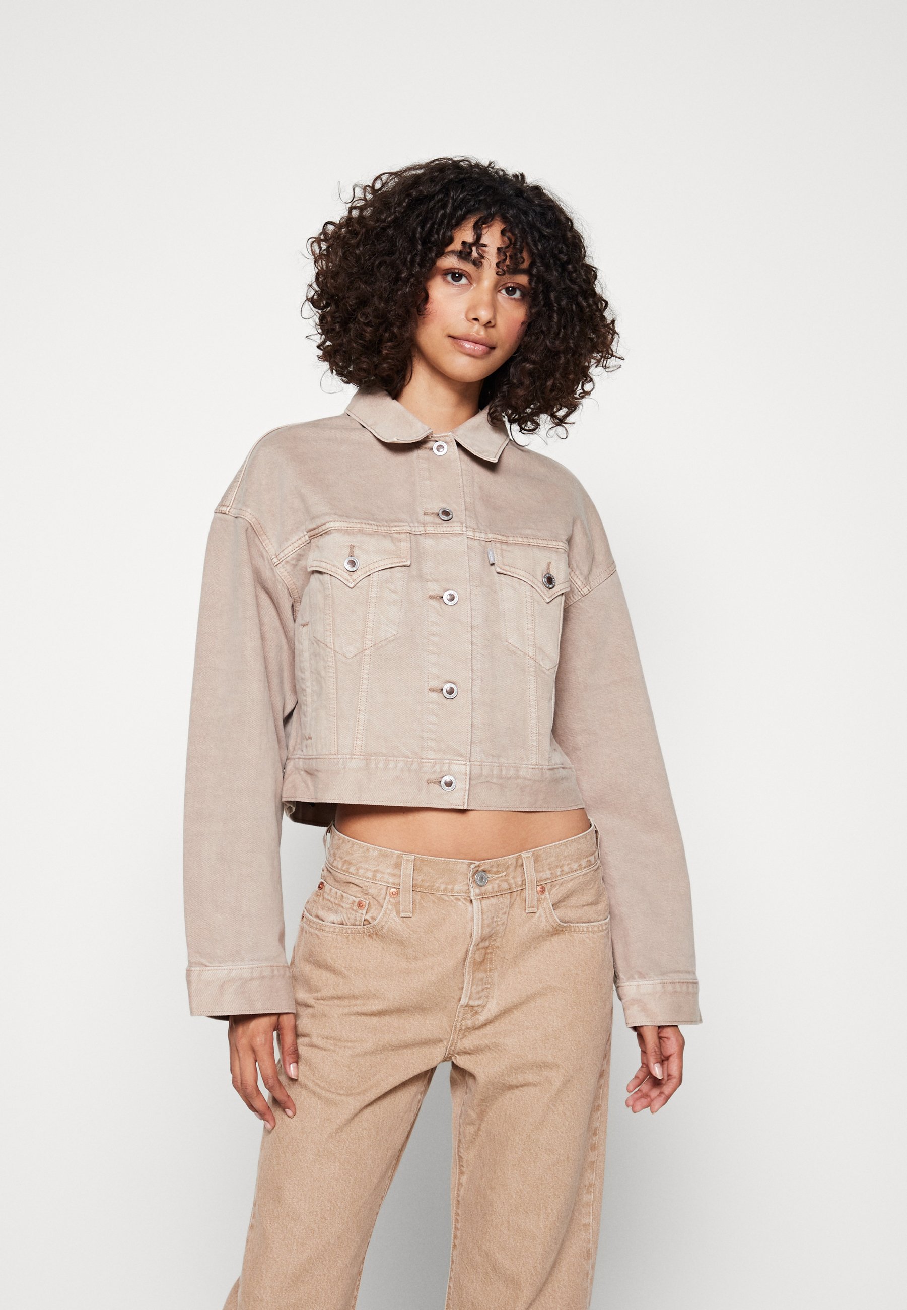 Top 79+ imagen levi's cropped trucker jacket Thptnganamst.edu.vn