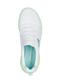 Weiße Sportschuhe mit glattem Obermaterial, hellgrünen Akzenten, Schnürdesign und gepolstertem Kragen. Mit einer gepolsterten Innensohle mit der Bezeichnung "Memory Foam".