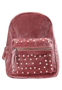 Rosa Samt-Rucksack mit abgerundetem Deckel, vorderer Reißverschluss-Tasche verziert mit Kunstperlen-Nieten, Seitentasche und strukturiertem Finish.
