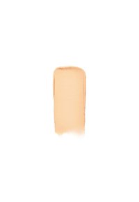 Campione di fondotinta cremoso in una tonalità beige pesca con una texture liscia, applicato in una forma rettangolare su uno sfondo bianco.