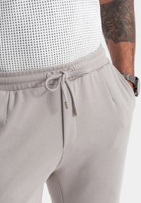 Ombre OM-PACP - Jogginghose - light grey