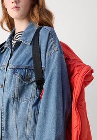 Marc O'Polo PUFFER COAT WITH HOOD SIDE SLITS WITH ZIPPER WELT POCKETS BACKPACK BELTS - Sulemantel - poppy red