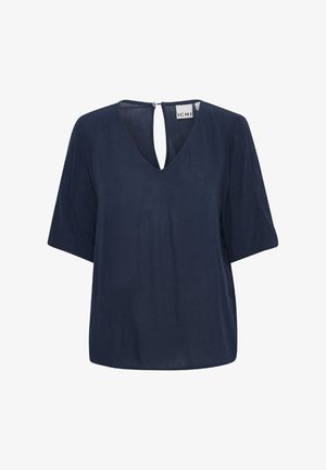 Tamsiai mėlynos spalvos trumpomis rankovėmis bliusonė su V formos iškirpte ir raktų angos detalėmis nugaroje. Pagaminta iš lengvos medžiagos, turinčios lygų tekstūrą.