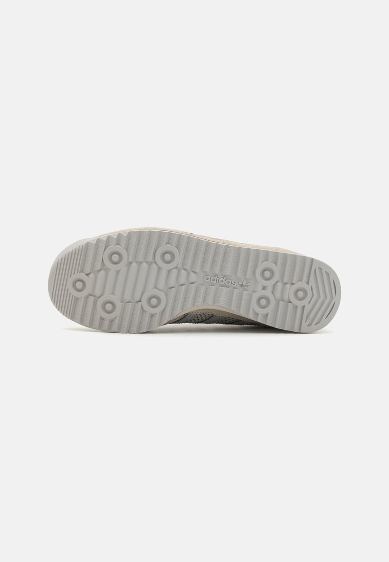 adidas gazelle silver green womens adidas Originals Samba OG trainers in Off White main image 1