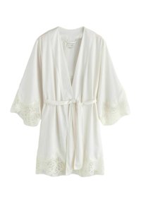 Halat alb cu dantelă la mâneci și margine. Confecționat dintr-un material moale, prevăzut cu închidere cu cordon la talie și design cu deschidere frontală.
