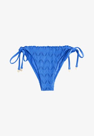 Sininen bikinitoppi, jossa on teksturoitu aaltoilu kuvio, säädettävät nauhat kummallakin puolella ja röyhelötiheys varmistamaan turvallinen istuvuus.