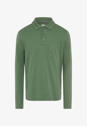 Polo à manches longues vert olive avec trois boutons et une poche poitrine, présenté sur un fond blanc.