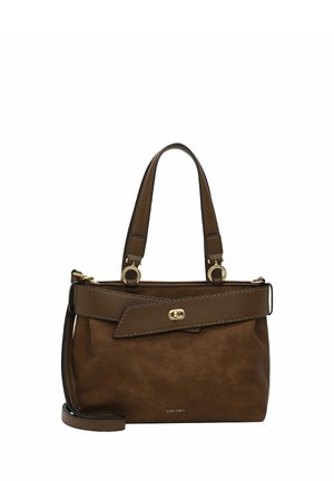 Bolso de mano de cuero marrón con asas dobles, solapa frontal con cierre giratorio dorado y correa de hombro desmontable.