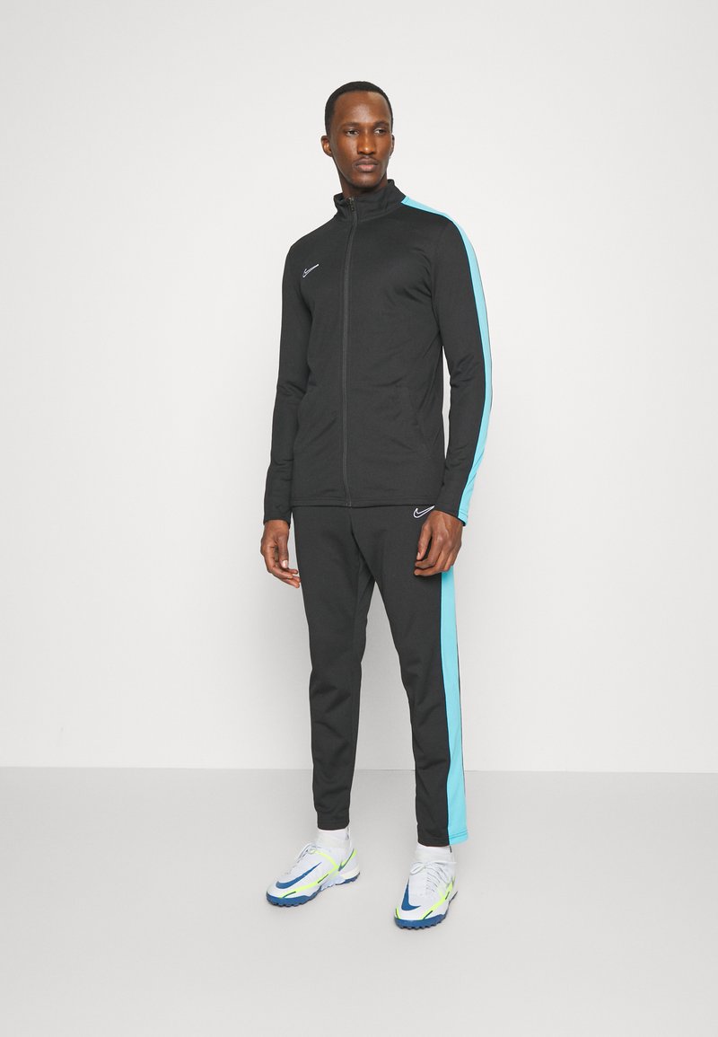 Nike Performance - ACADEMY TRACK BRANDED - Verryttelypuku - schwarz, Suurenna