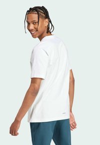 adidas Sportswear Z.N.E. - Basic T-shirt - white