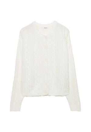 Cardigan blanc tricoté avec un motif en torsades, col rond et fermeture à boutons. Dispose de poignets et d'un ourlet côtelés pour un ajustement confortable. Texture douce.