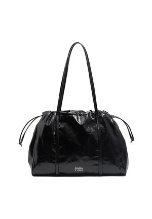 Czarna błyszcząca torba na ramię z długimi uchwytami, sznurkiem po bokach oraz logo "BIMBA Y LOLA" z przodu.