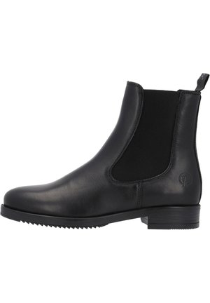 Botín Chelsea de cuero negro con paneles laterales elásticos y una lengüeta. Presenta una suela de goma texturizada con banda de rodadura estriada para un mejor agarre.
