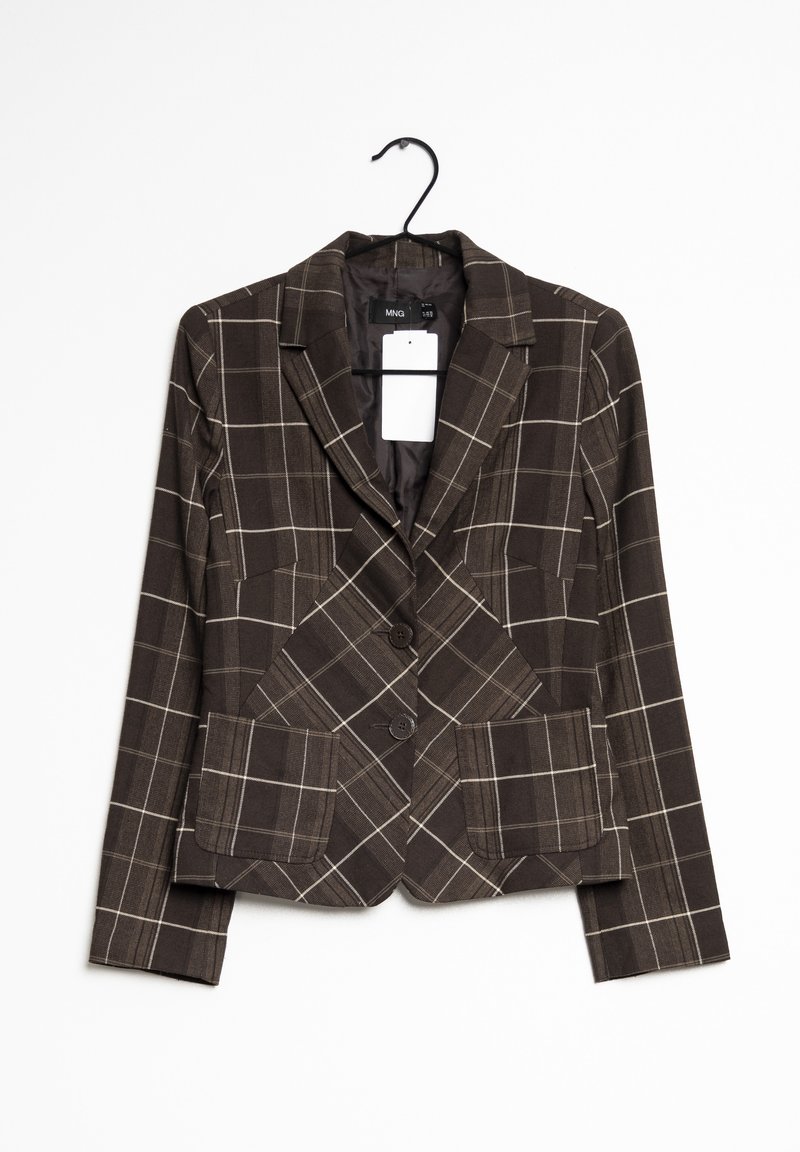 Blazer marron à carreaux avec deux boutons et poches avant, suspendu sur un cintre noir sur fond blanc.