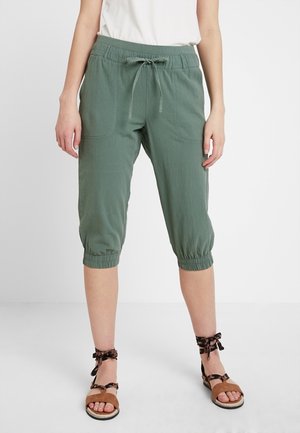 Short - dark green