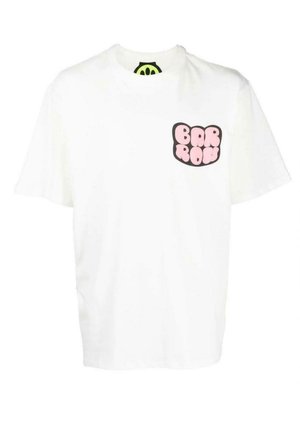 T-shirt blanc à manches courtes avec un col rond et un logo texte en bulles roses sur le côté gauche de la poitrine indiquant "BARROW".