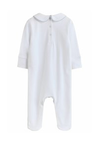 Weißer Baumwoll-Einteiler für Babys mit langen Ärmeln, einem Kragen und drei Knöpfen auf der Vorderseite. Mit umgeschlagenen Bündchen und ohne Muster.