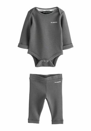 Pilkos medvilnės ir elastano dviejų dalių komplektas, kuriame yra ilgomis rankovėmis bodis su spaustuku ir derančios leggingos su minkšta tekstūra.