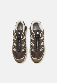 Salomon Sportstyle XT PATHWAY 2 UNISEX - Športni copati - earth brown/coyote brown/almond milk