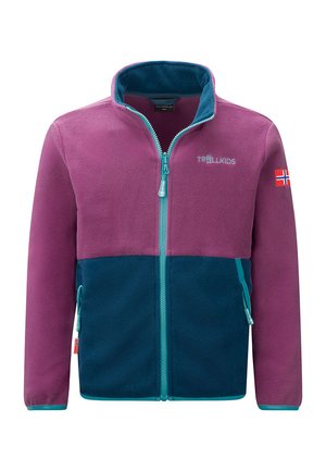 Kinder-Fleecejacke in Lila und Dunkelteal mit durchgehendem Frontreißverschluss, Reißverschlusstaschen, Trollkids-Logo und norwegischem Flaggenpatch am Ärmel.